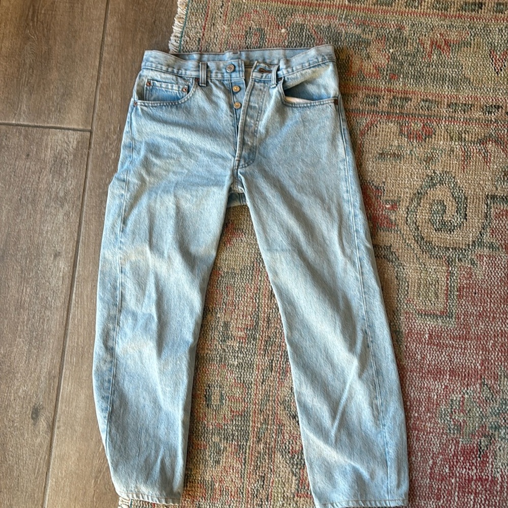 Levi’s cropped / ankle light wash Levi’s 31/32 jeans but fit like a 27